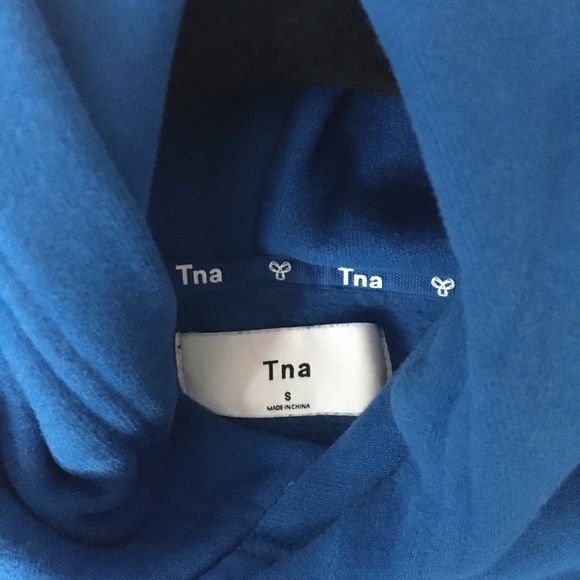 CROP ARITZIA HOODIE - Picture 2 of 2